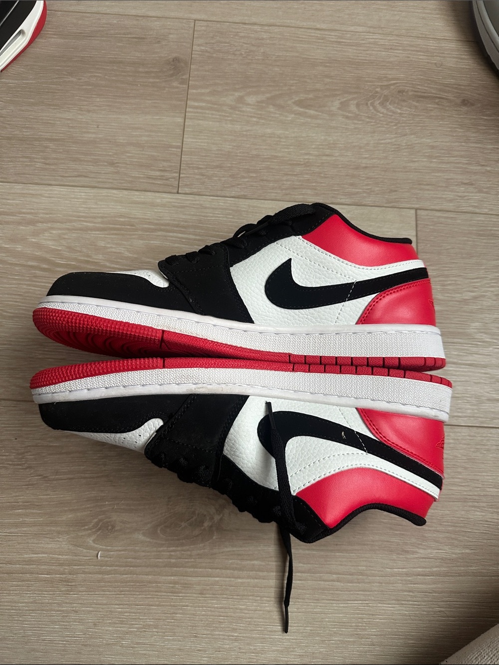 Jordan 1 Retro Low Black Toe